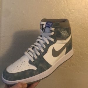 Jordan 1 retro High Hyper royal Smoke Grey